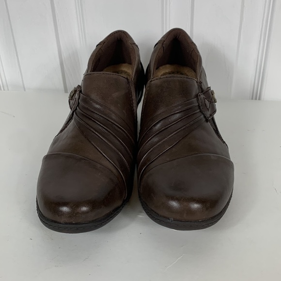 Earth Origins Madison brown leather upper heeled bootie 7.5”. 2” heel - Picture 2 of 8